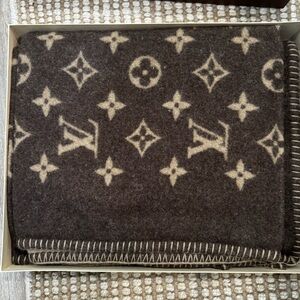 Louis Vuitton Blanket Plus 2 keychains